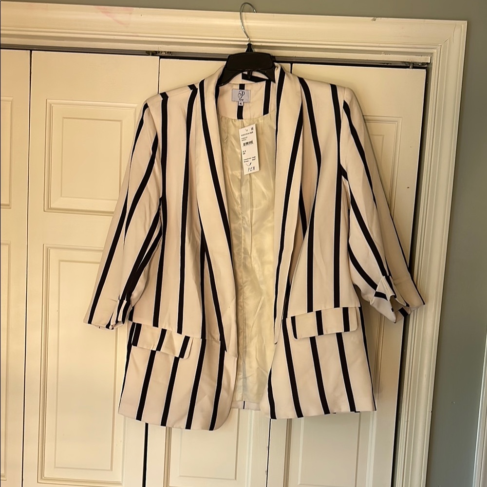 NEW Black and Cream Striped Blazer with Modern Design